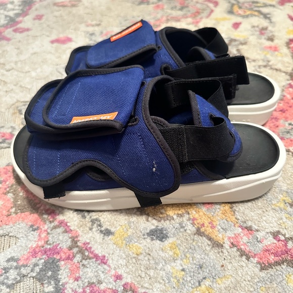 Sandal nike jordan just wore a couple time - Picture 2 of 5